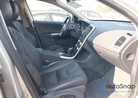 2016 Volvo Xc60 T5 Premier из США, поврежденный, VIN YV4612RK4G2782953